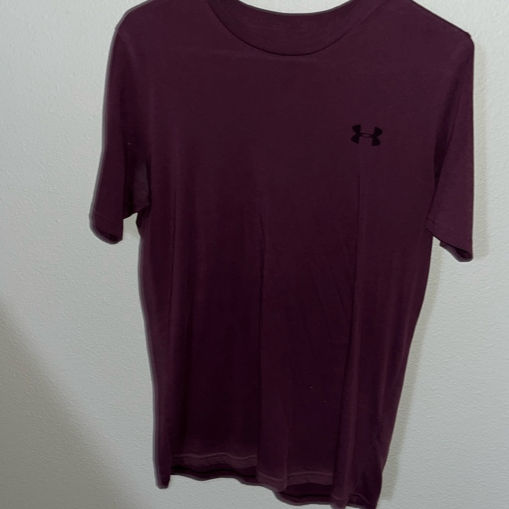 Burgundy under armour tshirt!
